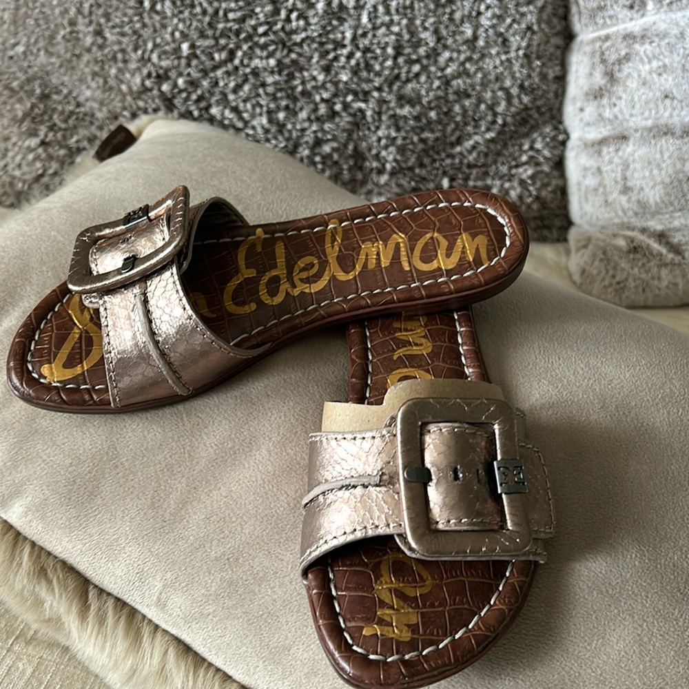 Slide sandals